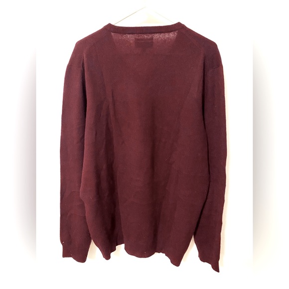 Maroon V-Neck Cashmere Sweater - Picture 4 of 4
